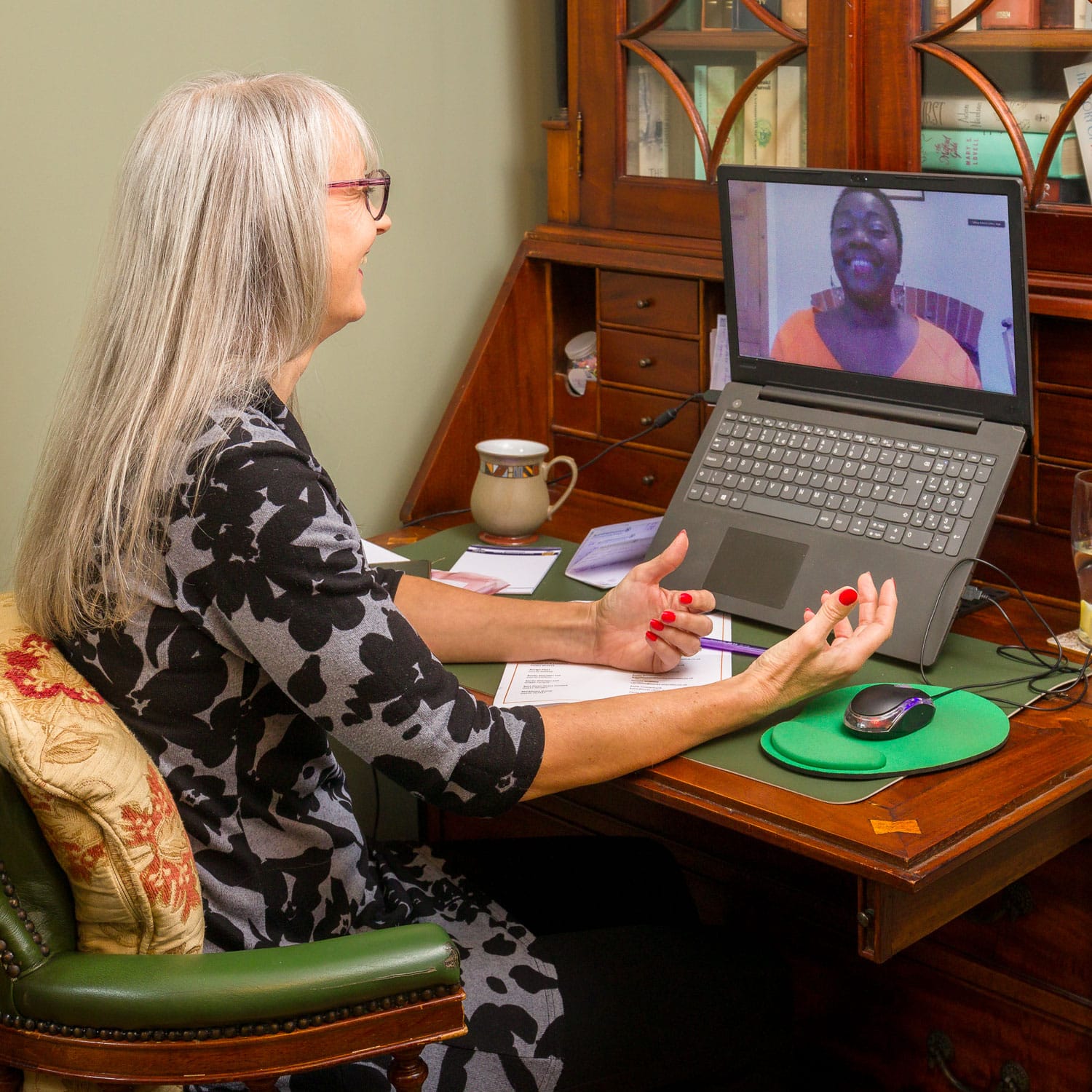 Melanie Cotton, proofreader and editor, gimlet-eyed grammar tickler® sitting at her desk, engaged in a grammar training session on Zoom with a client.