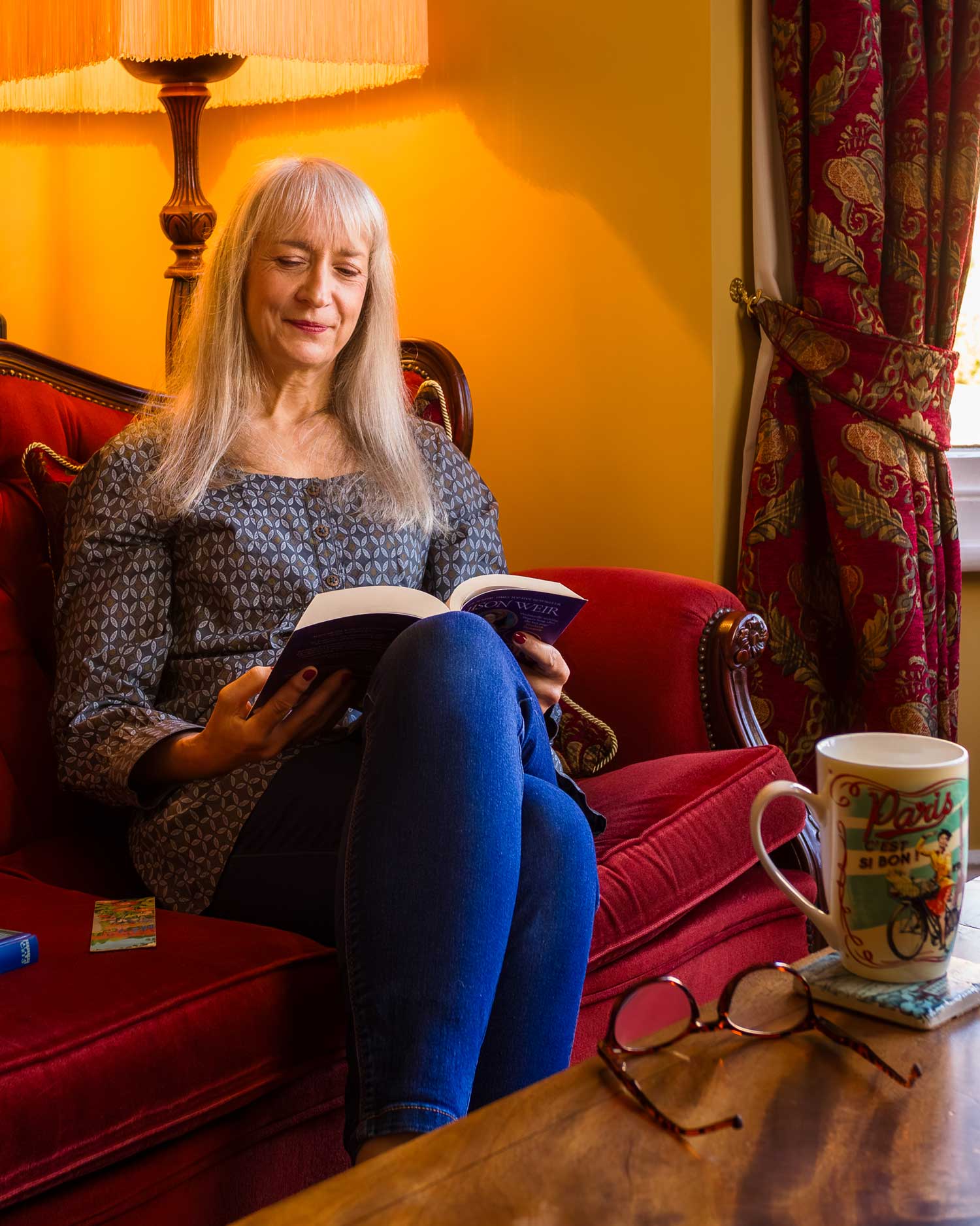 Melanie Cotton beta reading a novel manuscript as part of Argentum Editorial’s beta reading service